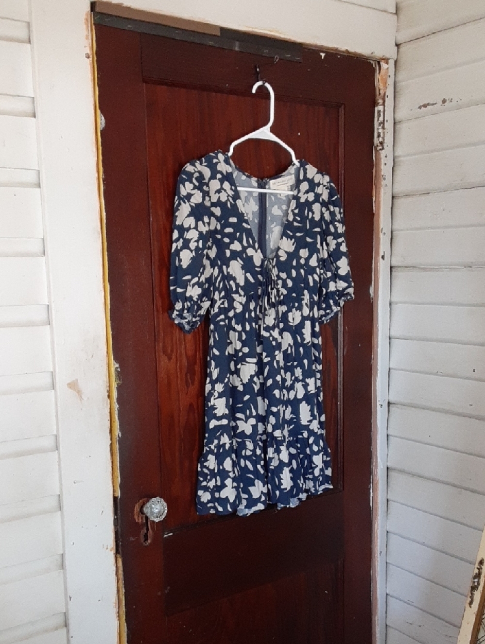 saltwater LUXE navy & white floral V-neck dress